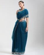 Women Lace Embellished Ethntic Saree - Image 3